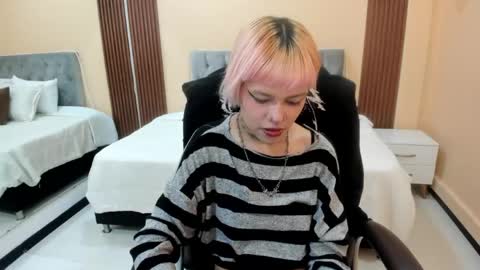 Snapshot of bela_craxkerr chatting on 05/15/26, 01:07 Bela online show from 05/15/26, 01:07