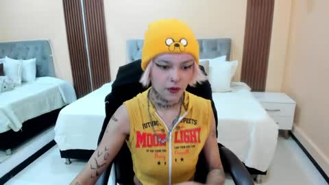 Snapshot of bela_craxkerr chatting on 05/18/26, 12:33 Bela online show from 05/18/26, 12:33