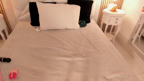 Bela online show from 10/15/25, 06:35