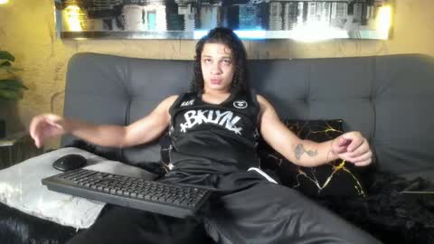 independent model online show from 05/15/26, 04:19