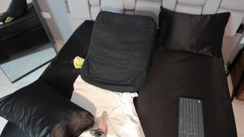 Snapshot of belanny_ chatting on 12/14/25, 03:56 Bella online show from 12/14/25, 03:56