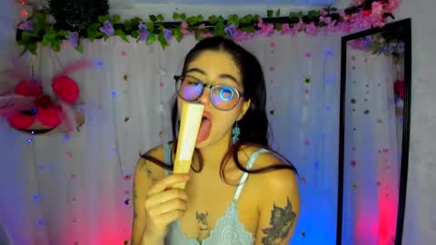 modelo independiente online show from 10/01/25, 06:36