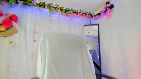 modelo independiente online show from 02/11/26, 01:43