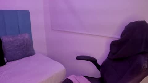 Snapshot of belinda_ws chatting on 09/26/25, 04:00 Bella online show from 09/26/25, 04:00