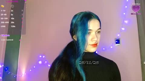 Snapshot of bell_art chatting on 11/25/25, 01:22 online show from 11/25/25, 01:22