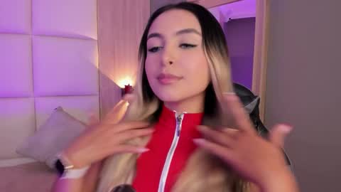 Bella cam online show from 09/15/25, 07:25