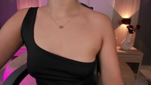 Bella cam online show from 10/06/25, 07:22