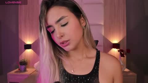 Bella cam online show from 10/07/25, 07:11