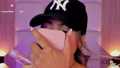 Bella cam online show from 10/29/25, 08:43