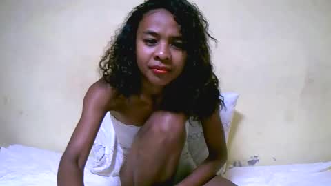 bella193999 online show from 12/05/24, 12:44