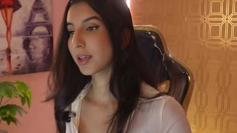 bella19   online show from 11/25/25, 08:31