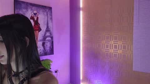 bella19   online show from 12/15/25, 08:57