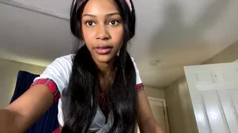 Snapshot of bella19sua chatting on 09/21/25, 08:10 bella19sua online show from 09/21/25, 08:10