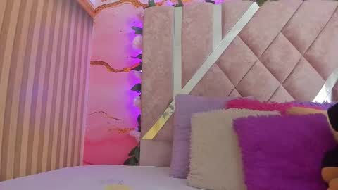 Snapshot of bella__sweets chatting on 02/10/26, 10:41 Melanie online show from 02/10/26, 10:41