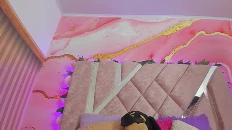 Snapshot of bella__sweets chatting on 02/14/26, 10:34 Melanie online show from 02/14/26, 10:34