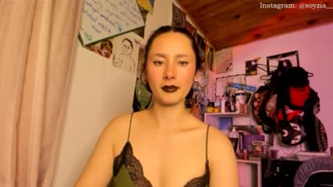 Snapshot of bella__w chatting on 03/29/26, 02:44 Zia online show from 03/29/26, 02:44