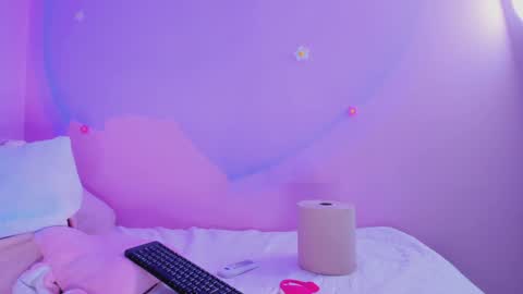 Snapshot of bella_adams_ chatting on 02/08/25, 11:13 isabella online show from 02/08/25, 11:13