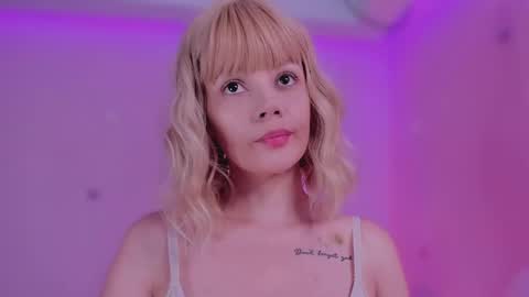 Snapshot of bella_adams_ chatting on 02/13/25, 07:52 isabella online show from 02/13/25, 07:52