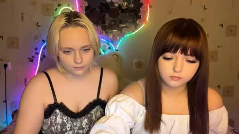 bella_and_alice online show from 10/10/25, 02:05