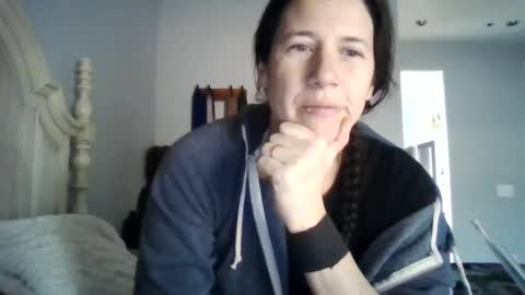 Bella online show from 02/07/25, 11:45