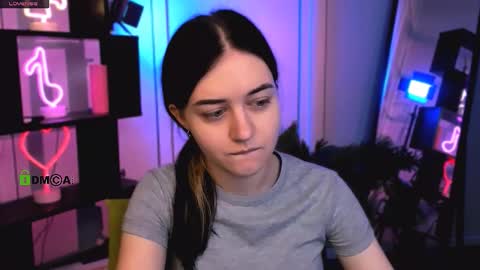 Snapshot of bella_blade chatting on 12/16/25, 05:45 bella_blade online show from 12/16/25, 05:45