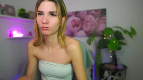 BellaBlonde online show from 12/19/25, 02:35