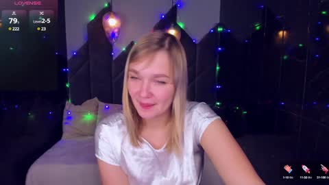 Snapshot of bella_cosmos chatting on 12/25/24, 05:26 Bella online show from 12/25/24, 05:26