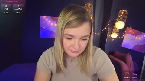 Snapshot of bella_cosmos chatting on 01/10/25, 12:04 Bella online show from 01/10/25, 12:04