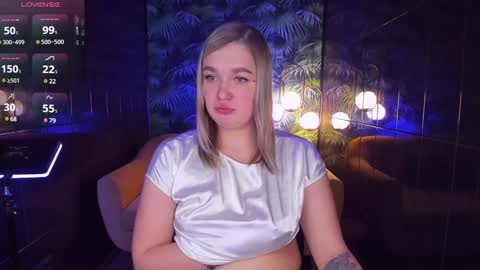 Snapshot of bella_cosmos chatting on 01/14/25, 08:31 Bella online show from 01/14/25, 08:31