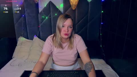 Snapshot of bella_cosmos chatting on 01/16/25, 11:48 Bella online show from 01/16/25, 11:48