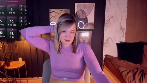 Snapshot of bella_cosmos chatting on 01/22/25, 02:03 Bella online show from 01/22/25, 02:03