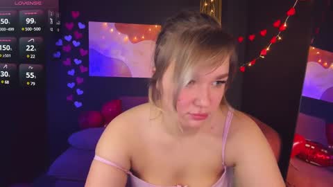 Snapshot of bella_cosmos chatting on 02/16/25, 11:49 Bella online show from 02/16/25, 11:49