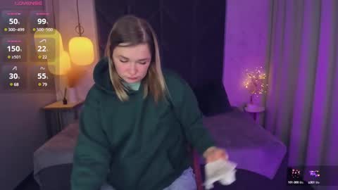 Snapshot of bella_cosmos chatting on 02/21/25, 07:43 Bella online show from 02/21/25, 07:43