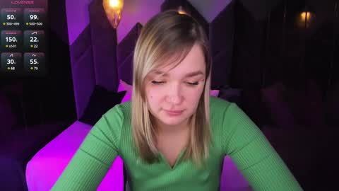 Snapshot of bella_cosmos chatting on 03/11/25, 11:23 Bella online show from 03/11/25, 11:23