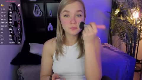 Snapshot of bella_cosmos chatting on 12/02/25, 05:13 Bella online show from 12/02/25, 05:13