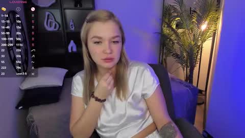 Snapshot of bella_cosmos chatting on 12/05/25, 05:31 Bella online show from 12/05/25, 05:31