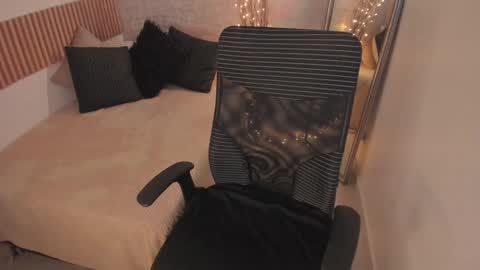 Dessi  online show from 01/10/25, 12:15