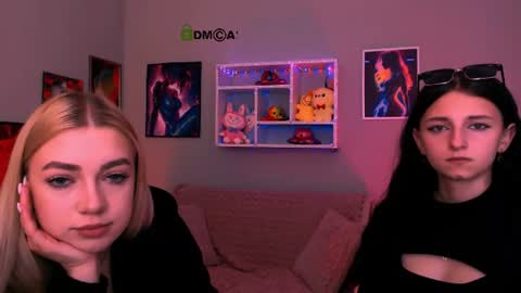 Snapshot of bella_dorn chatting on 06/17/26, 09:23 Bella online show from 06/17/26, 09:23