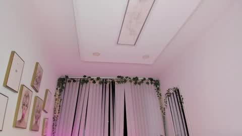 Snapshot of bella_es chatting on 02/20/25, 11:54 Onlyfans isa bella 23 online show from 02/20/25, 11:54