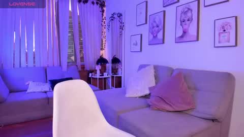 Snapshot of bella_es chatting on 09/27/25, 09:53 Onlyfans isa bella 23 online show from 09/27/25, 09:53