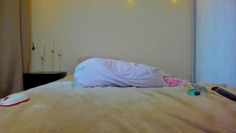 Snapshot of bella_foryou chatting on 12/15/24, 07:35 NastyaThere are legends that in this room all your wishes can come true  Private is Open online show from 12/15/24, 07:35