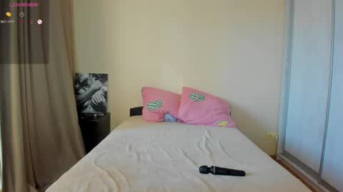 Snapshot of bella_foryou chatting on 09/26/25, 01:31 NastyaThere are legends that in this room all your wishes can come true  Private is Open online show from 09/26/25, 01:31
