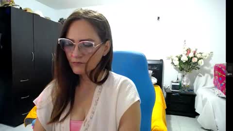 Snapshot of bella_ghisell chatting on 10/08/25, 11:46 Bella online show from 10/08/25, 11:46