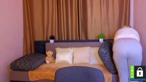 Bella online show from 04/24/26, 11:23