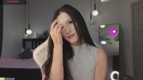 Snapshot of bella_hayes chatting on 10/14/25, 03:07 Bella next stream December 2 at 9pm gmt online show from 10/14/25, 03:07