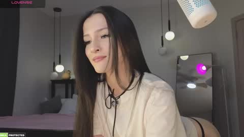 Snapshot of bella_hayes chatting on 10/20/25, 03:07 Bella next stream December 2 at 9pm gmt online show from 10/20/25, 03:07