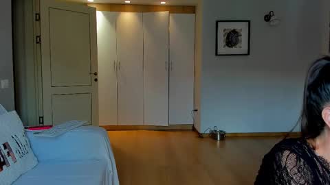 Anna  online show from 09/15/25, 09:09