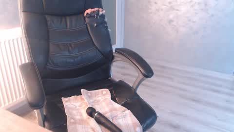 Snapshot of bella_miax chatting on 01/13/25, 12:02 online show from 01/13/25, 12:02