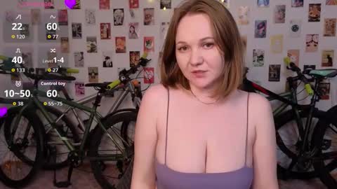 Snapshot of bella_murrrr chatting on 11/14/25, 07:45 Bella online show from 11/14/25, 07:45