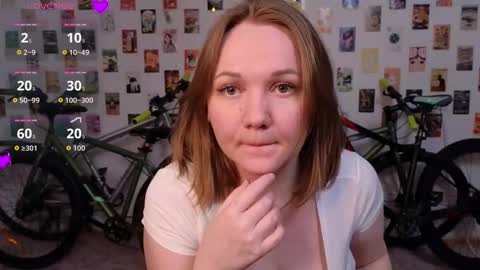 Snapshot of bella_murrrr chatting on 11/25/25, 05:29 Bella online show from 11/25/25, 05:29